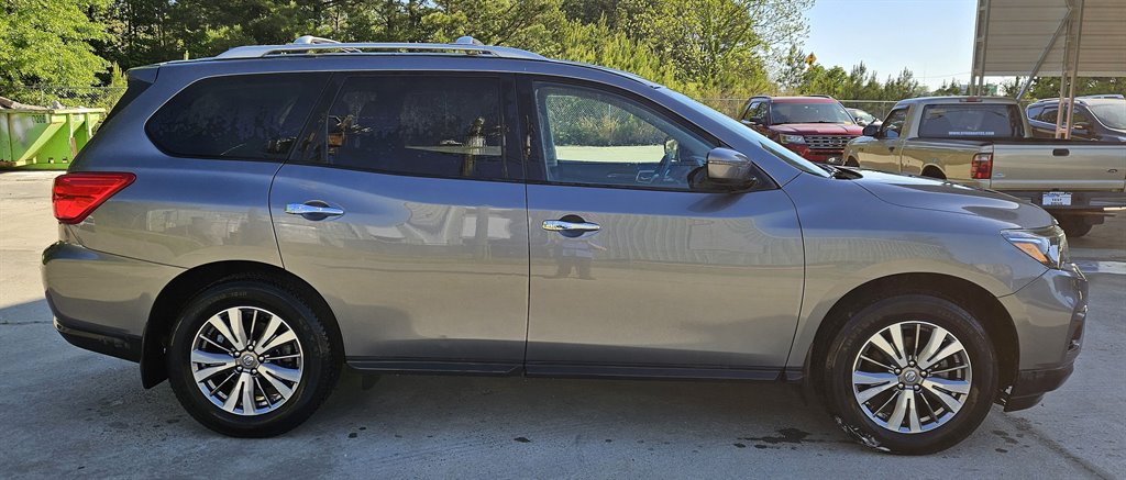 2019 Nissan Pathfinder S photo