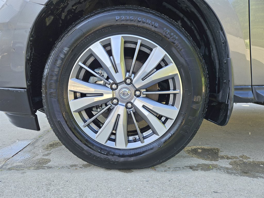 2019 Nissan Pathfinder S photo