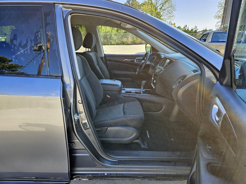 2019 Nissan Pathfinder S photo