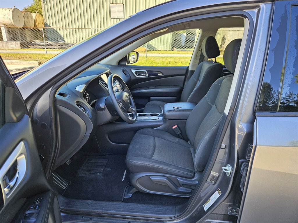 2019 Nissan Pathfinder S photo