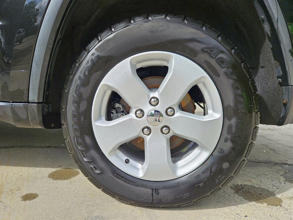 2011 Jeep Grand Cherokee Laredo photo