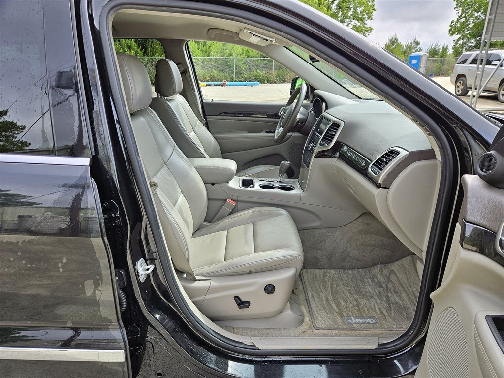 2011 Jeep Grand Cherokee Laredo photo
