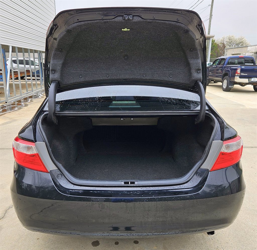 2016 Toyota Camry LE photo