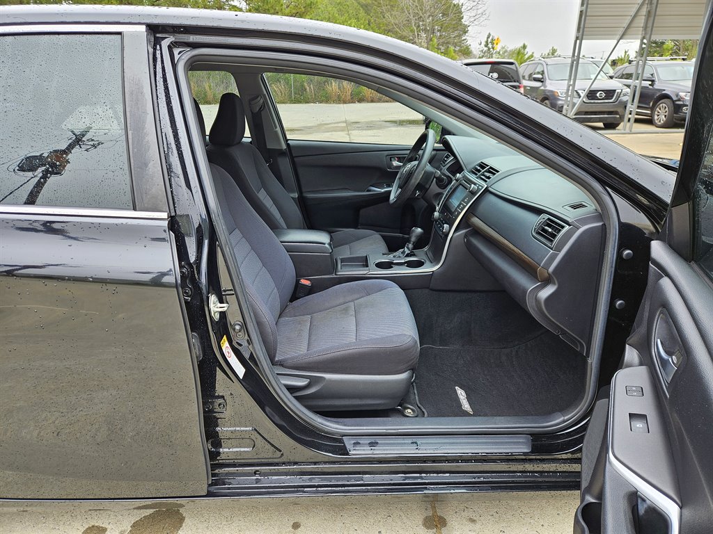 2016 Toyota Camry LE photo