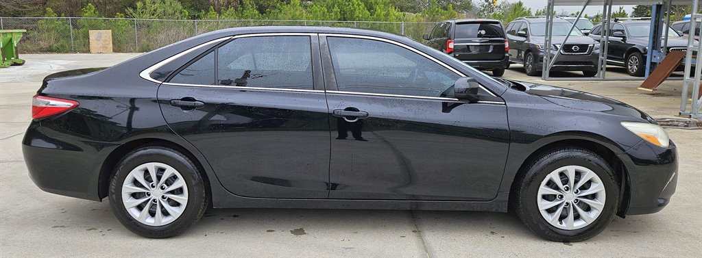 2016 Toyota Camry LE photo