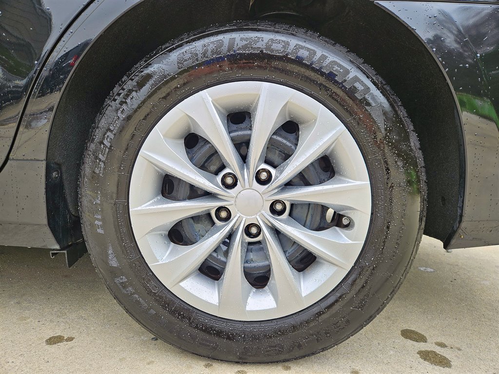 2016 Toyota Camry LE photo