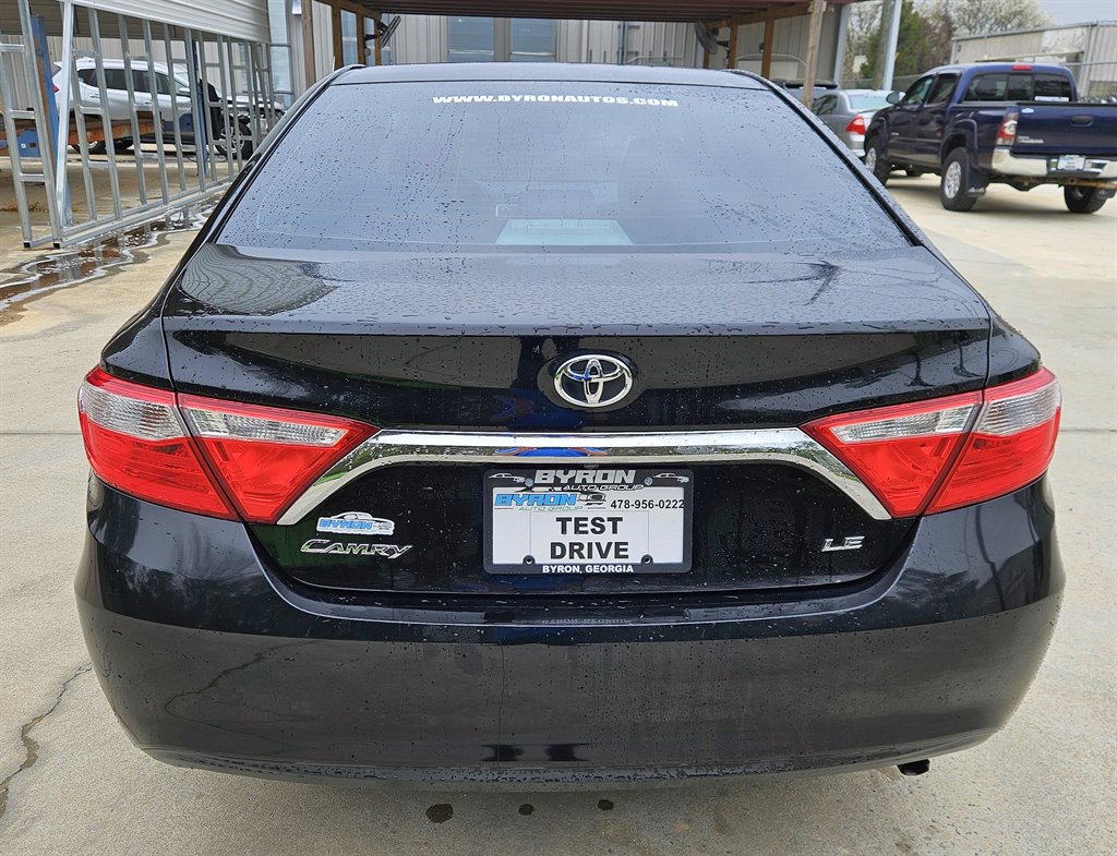 2016 Toyota Camry LE photo