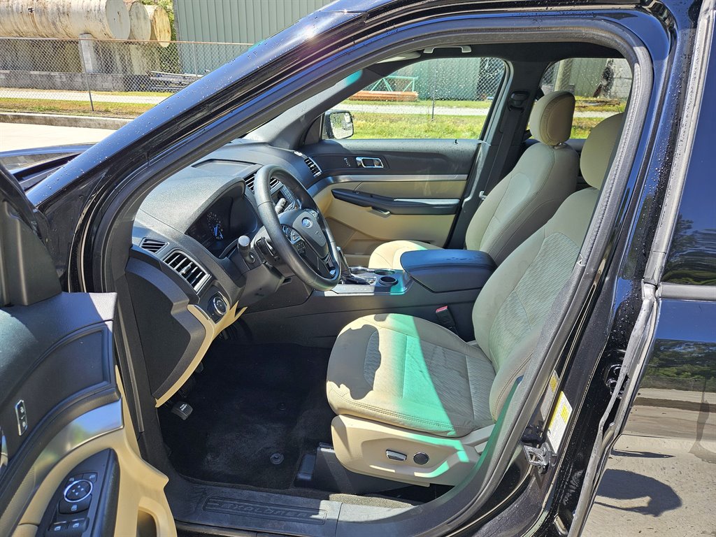 2017 Ford Explorer photo