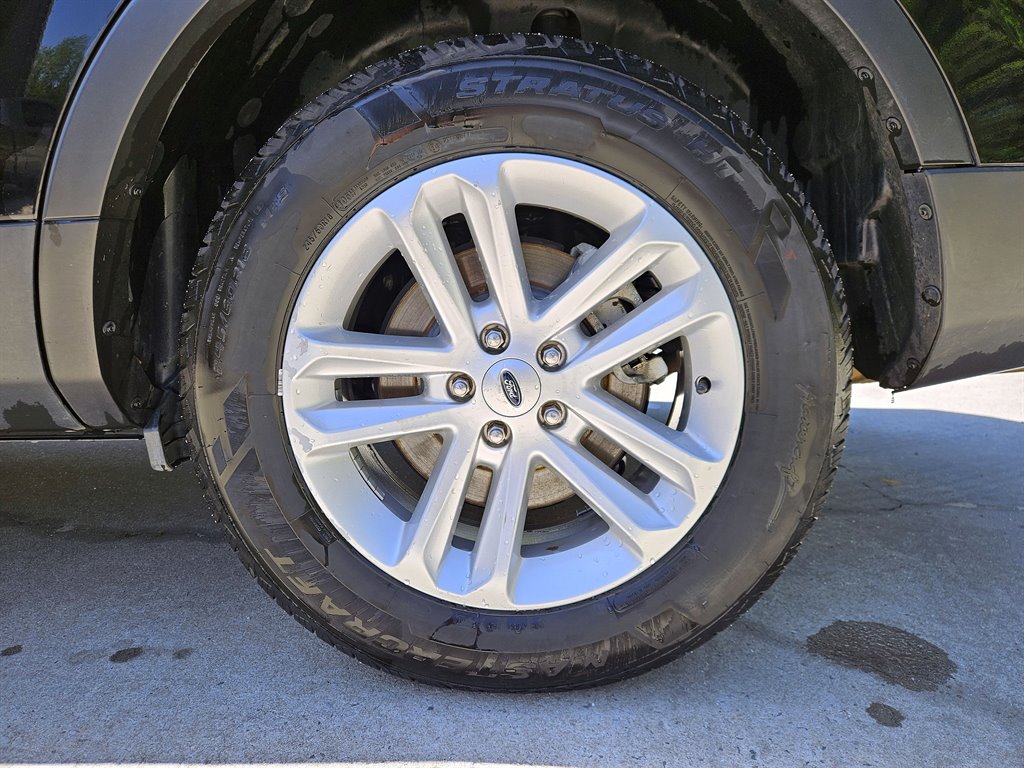 2017 Ford Explorer photo
