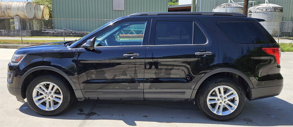 2017 Ford Explorer photo