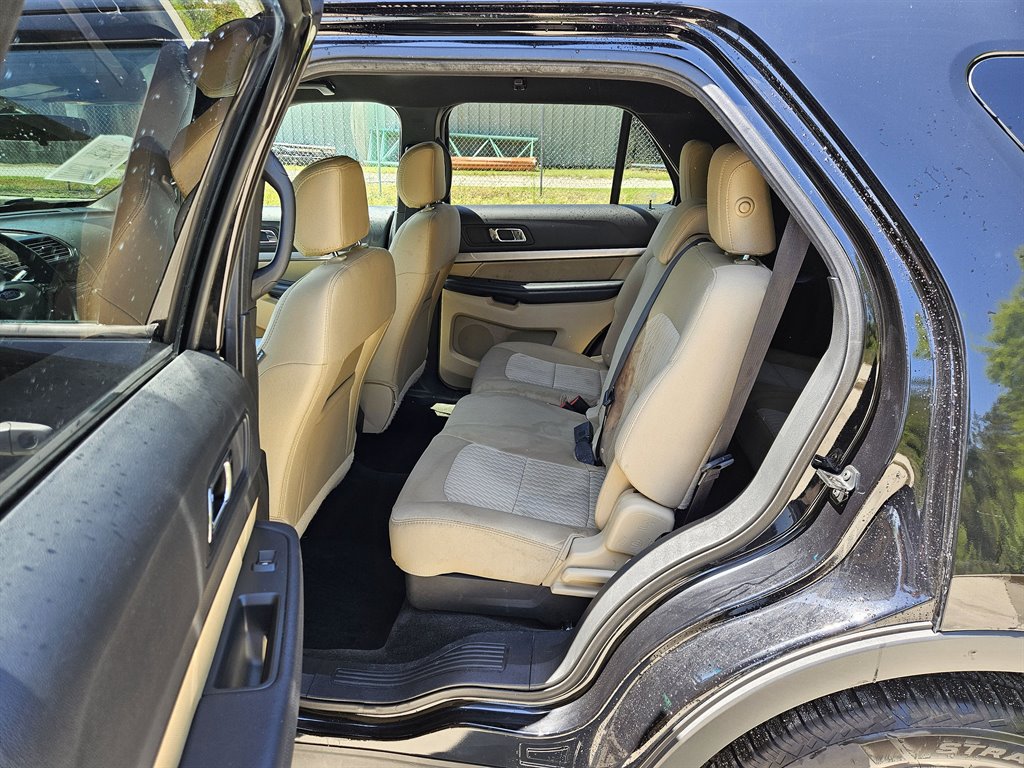 2017 Ford Explorer photo