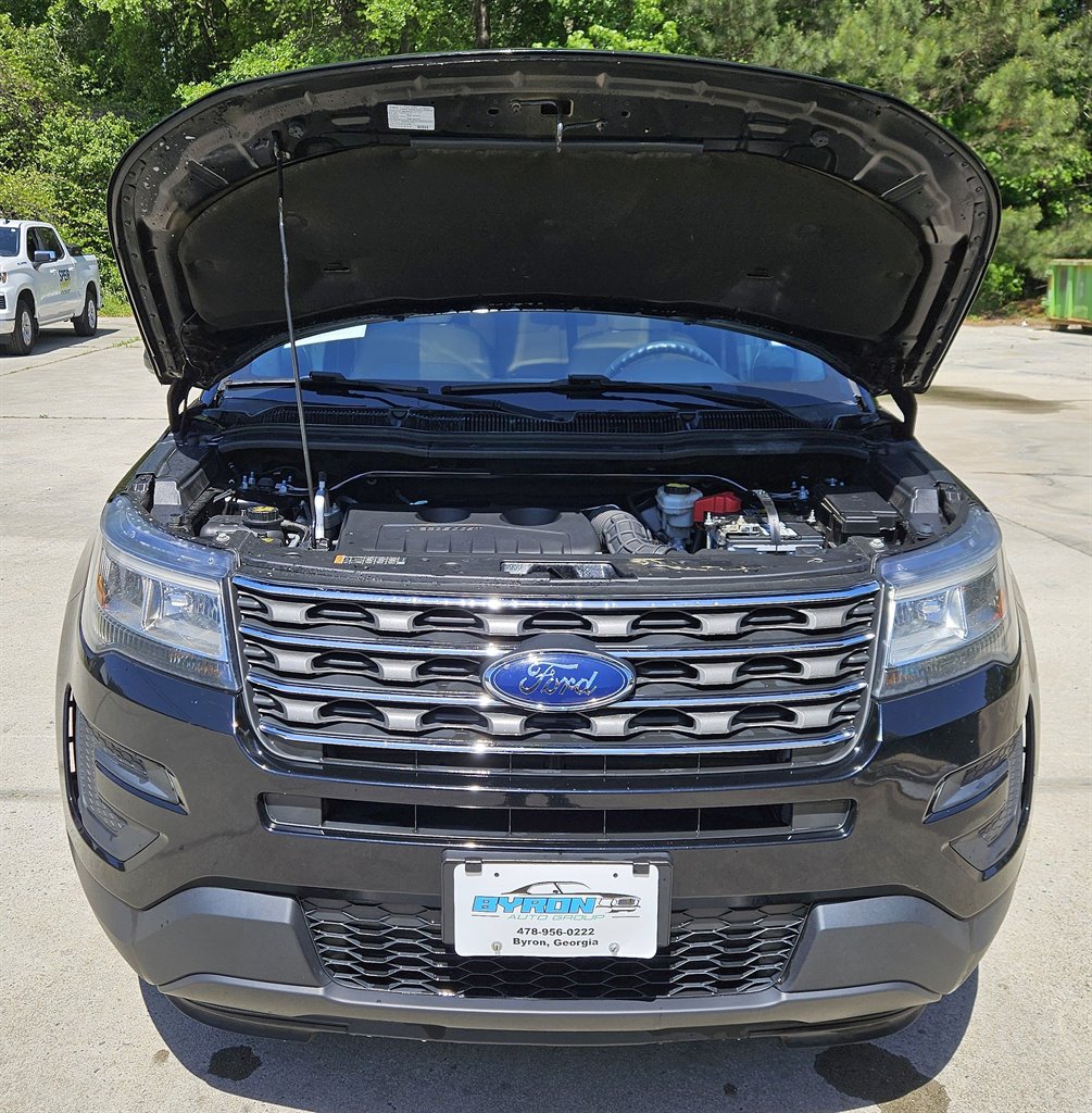 2017 Ford Explorer photo