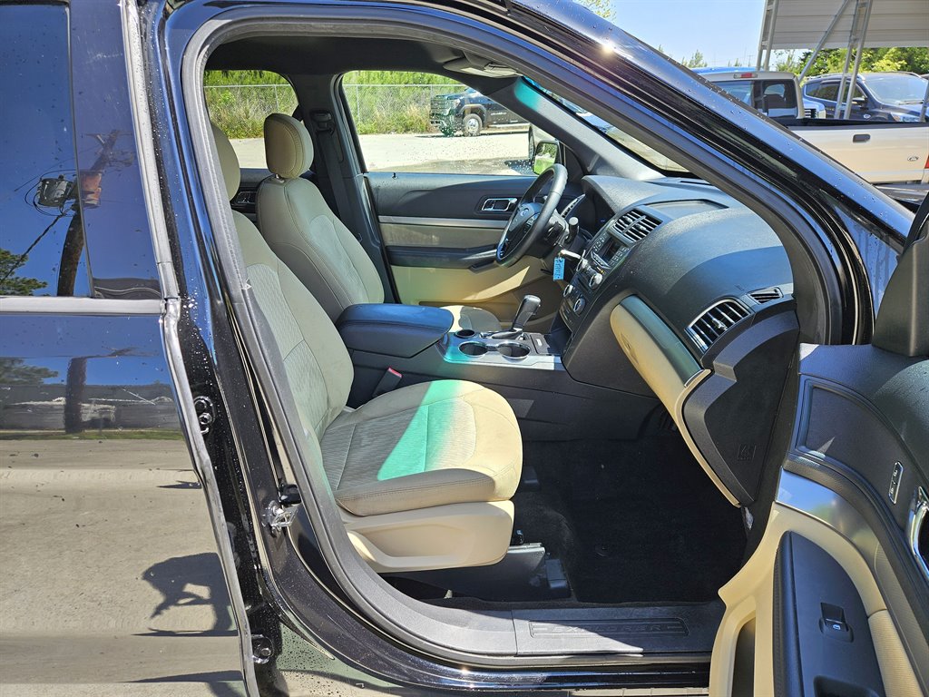 2017 Ford Explorer photo