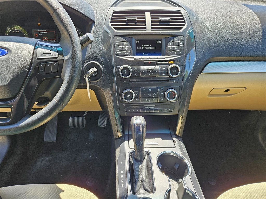 2017 Ford Explorer photo