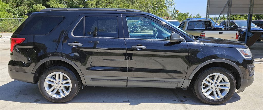 2017 Ford Explorer photo