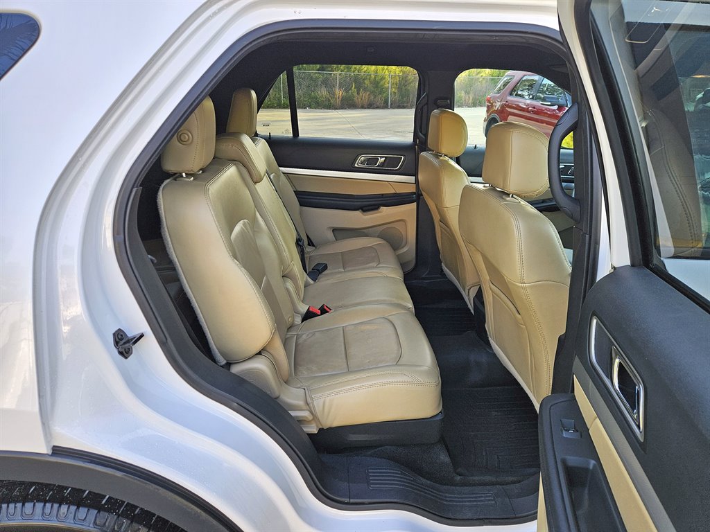 2017 Ford Explorer XLT photo
