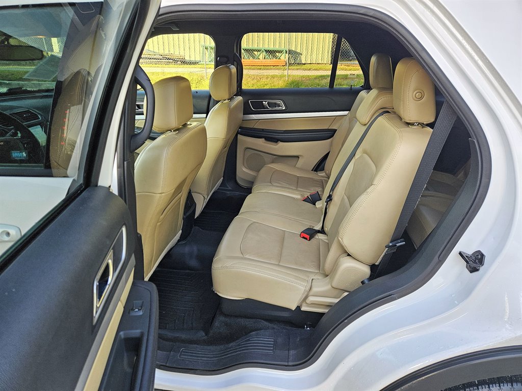 2017 Ford Explorer XLT photo