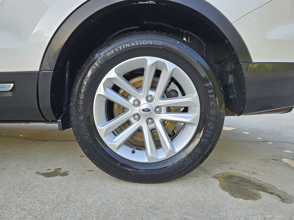 2017 Ford Explorer XLT photo