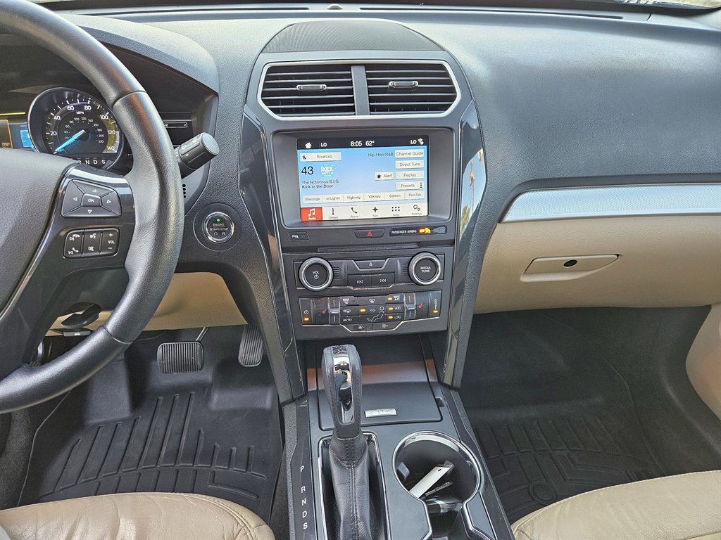 2017 Ford Explorer XLT photo