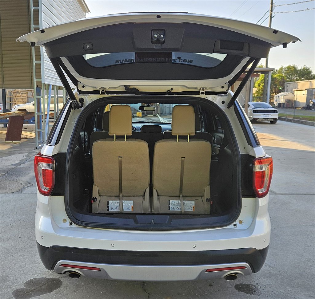 2017 Ford Explorer XLT photo