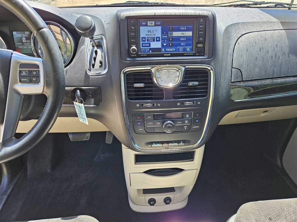 2012 Chrysler Town & Country Touring photo