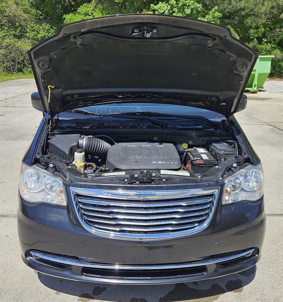 2012 Chrysler Town & Country Touring photo