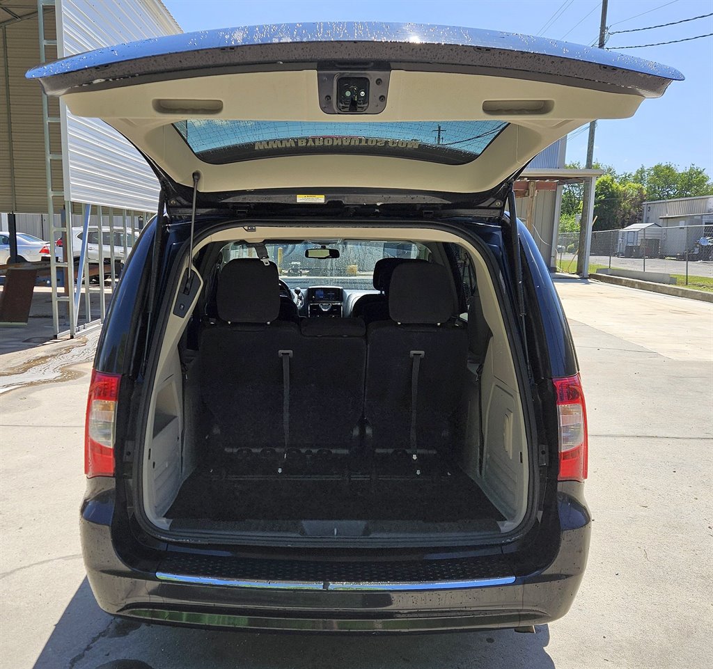 2012 Chrysler Town & Country Touring photo