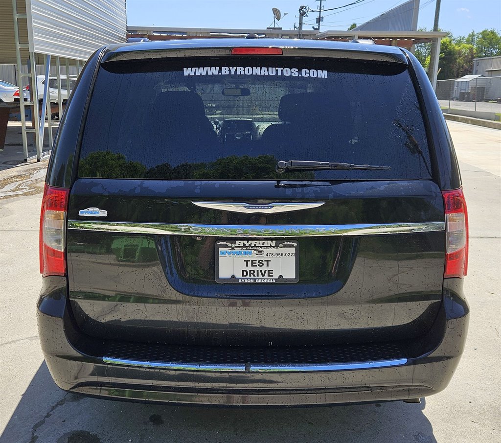 2012 Chrysler Town & Country Touring photo