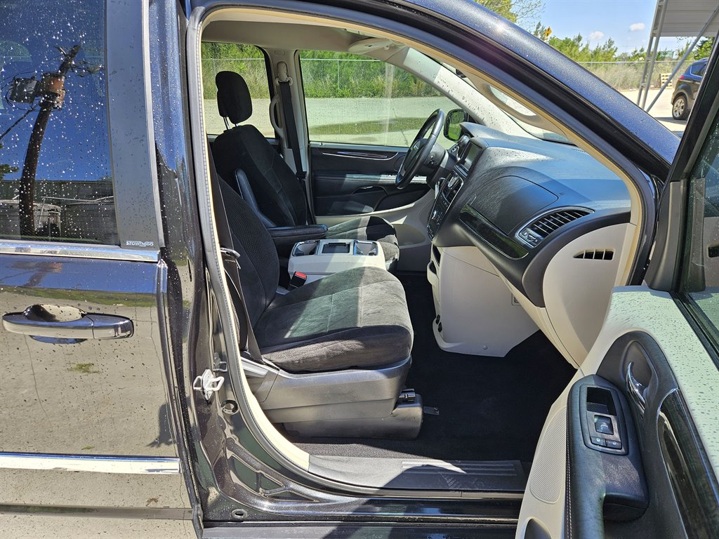 2012 Chrysler Town & Country Touring photo