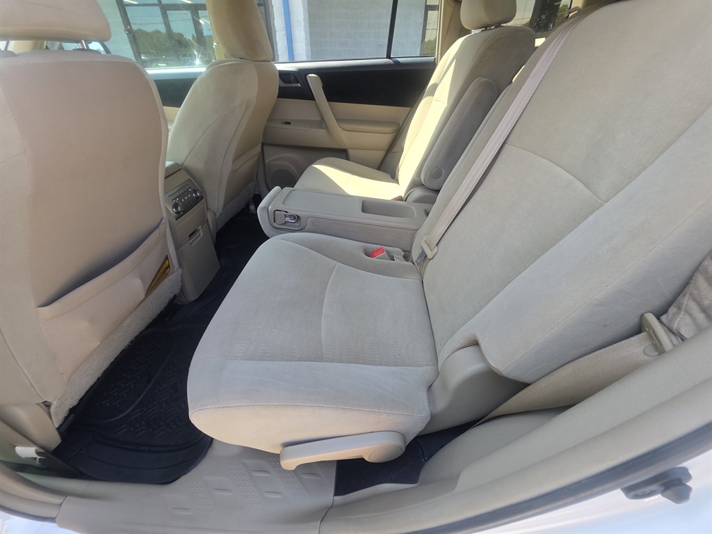 2012 Toyota Highlander - $8,900