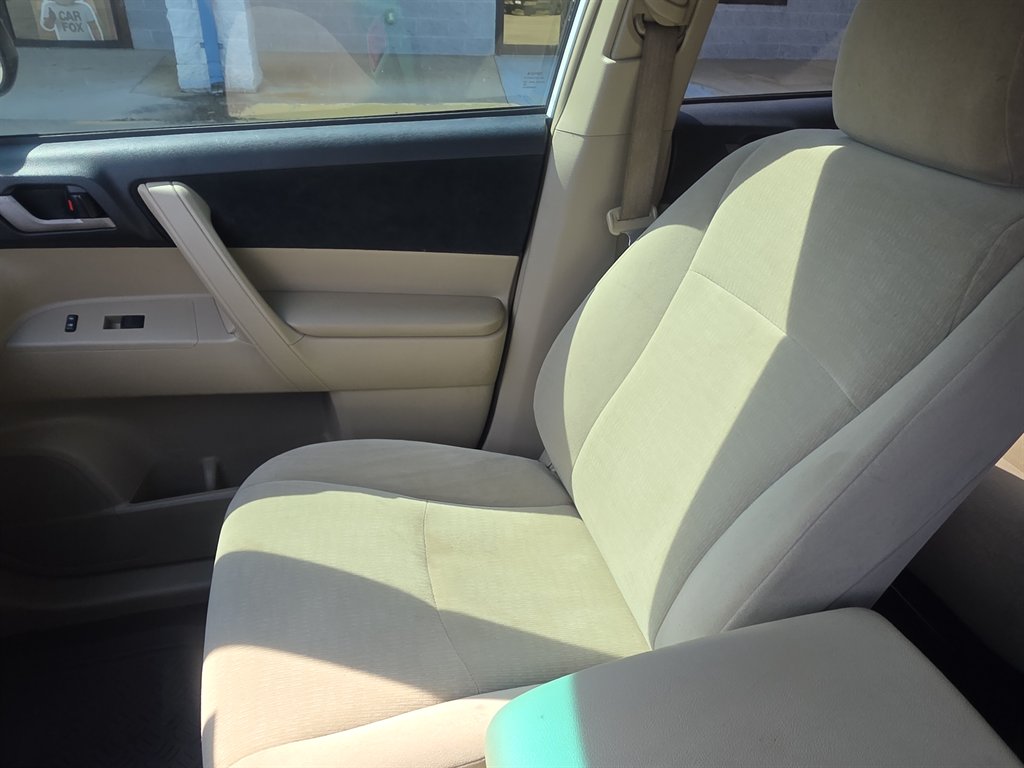 2012 Toyota Highlander - $8,900