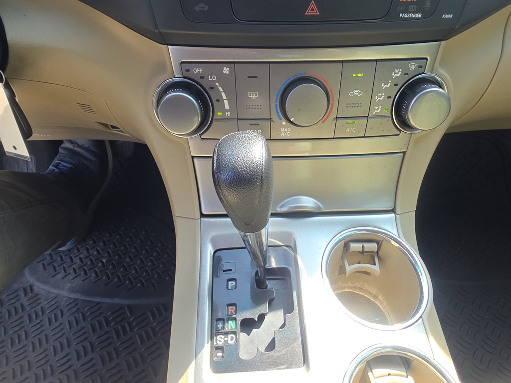 2012 Toyota Highlander - $8,900