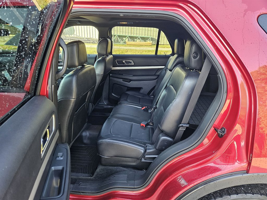 2016 Ford Explorer XLT photo