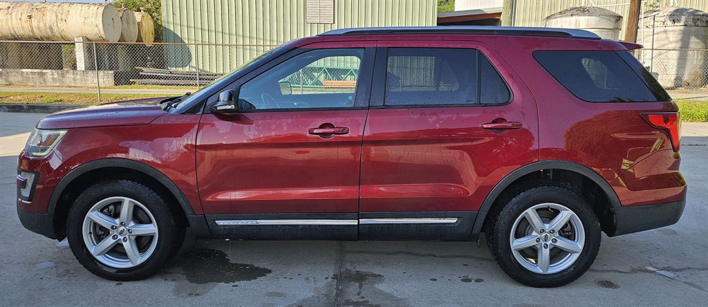 2016 Ford Explorer XLT photo