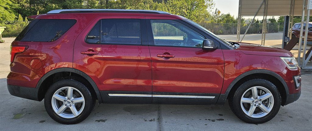 2016 Ford Explorer XLT photo