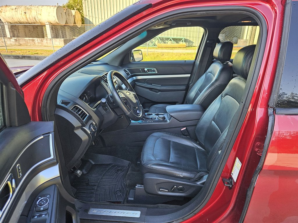 2016 Ford Explorer XLT photo