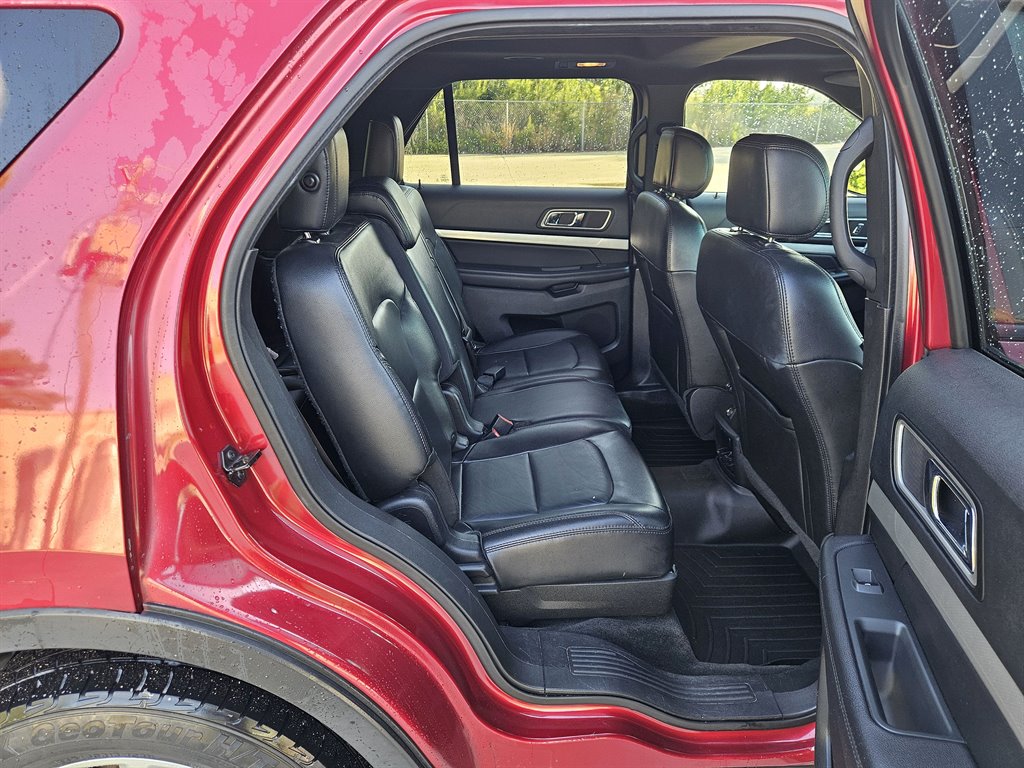 2016 Ford Explorer XLT photo