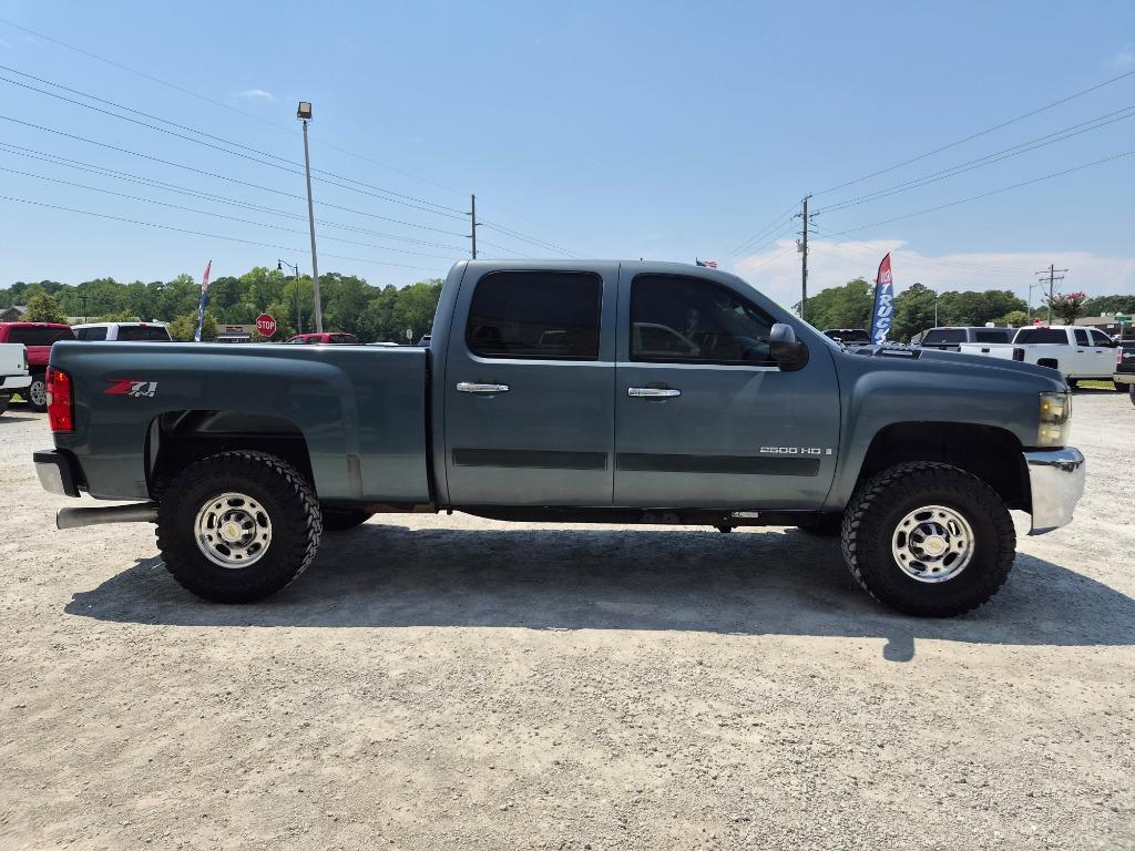 2007 Chevrolet Silverado - $15,900