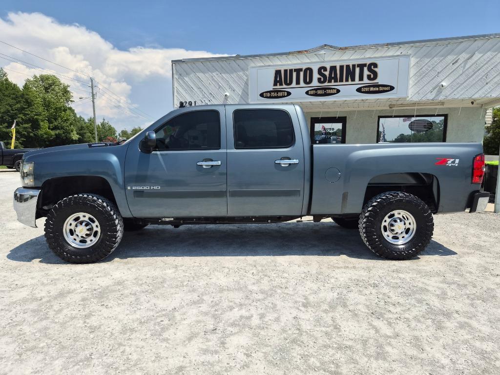 2007 Chevrolet Silverado - $15,900