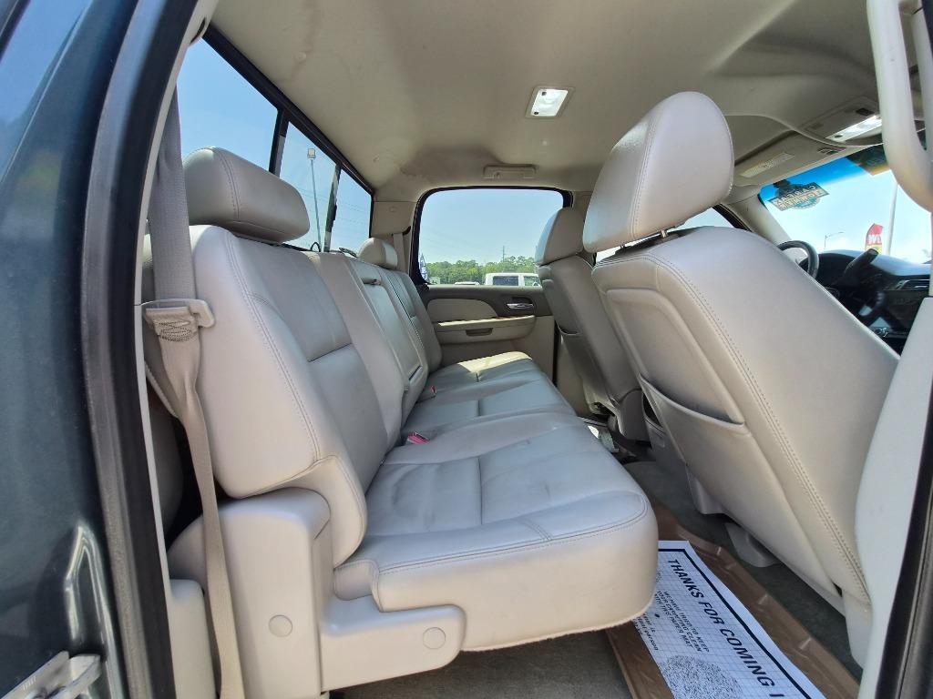 2007 Chevrolet Silverado - $15,900