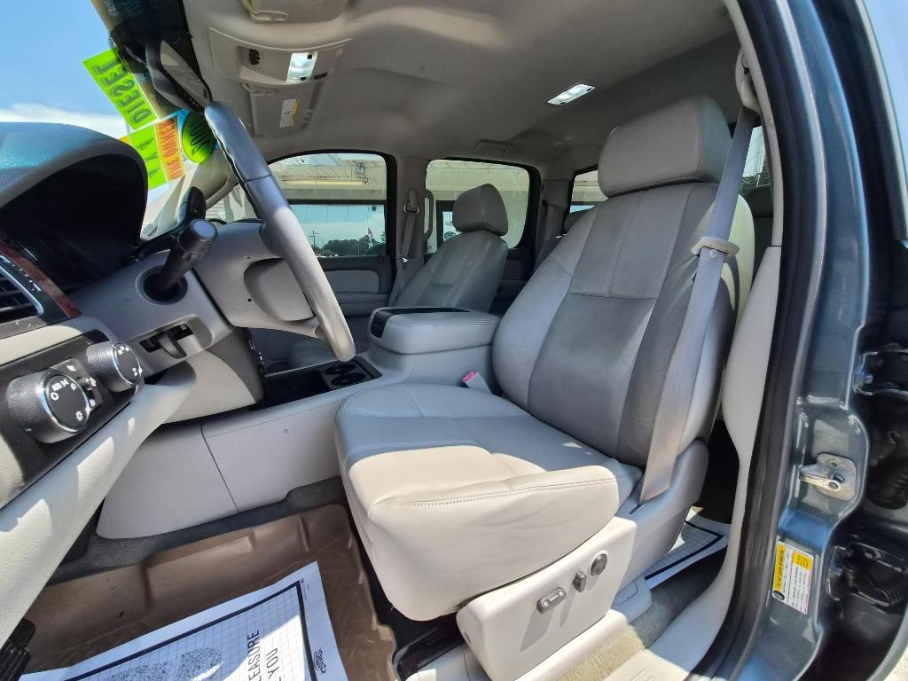 2007 Chevrolet Silverado - $15,900