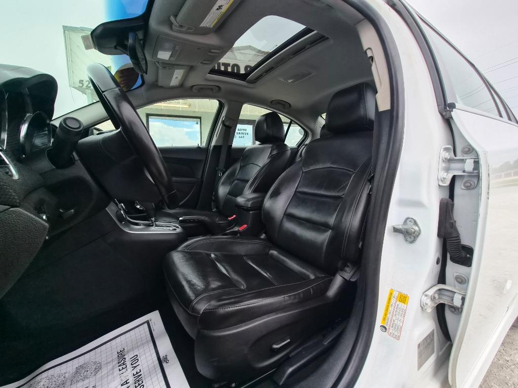 2015 Chevrolet Cruze - $8,900