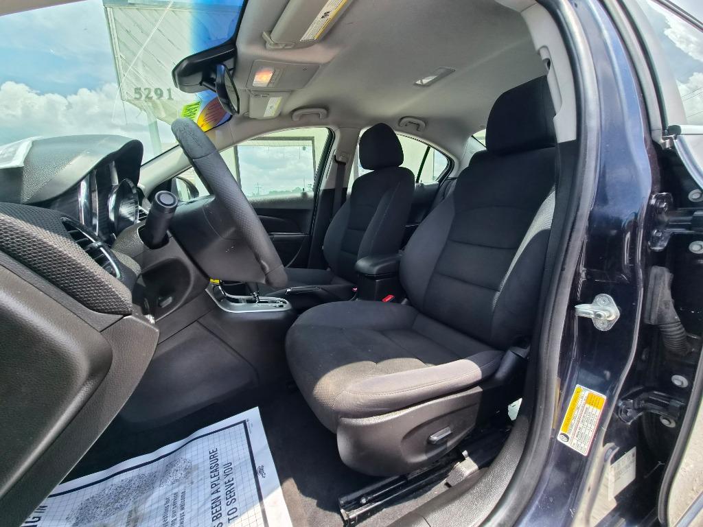 2016 Chevrolet Cruze - $8,900