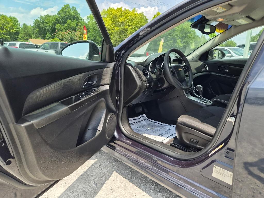 2016 Chevrolet Cruze - $8,900