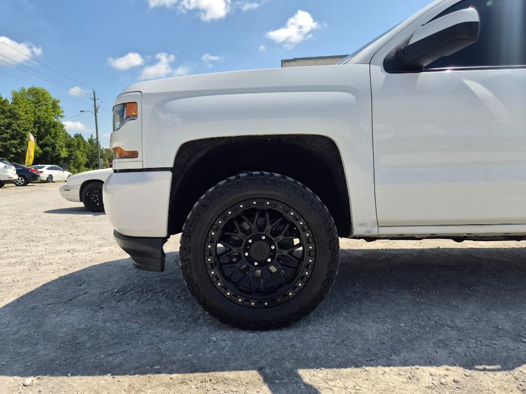 2019 Chevrolet Silverado Ld - $20,725