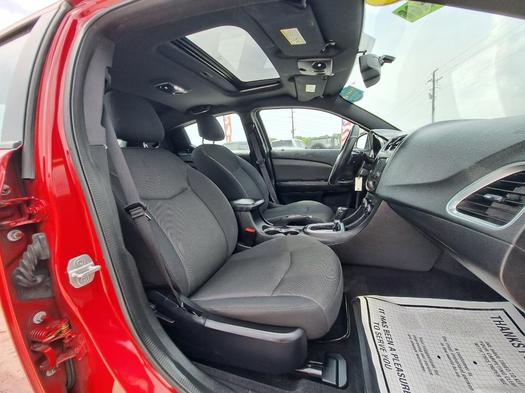 2013 Dodge Avenger SXT photo
