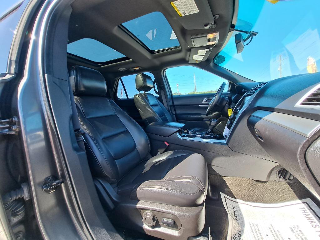 2015 Ford Explorer XLT photo