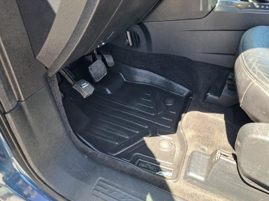 2017 Ford Explorer - $13,998