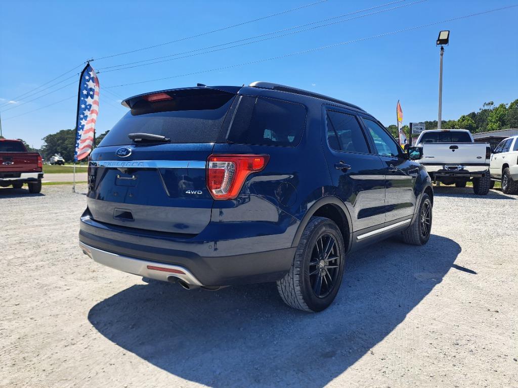 2017 Ford Explorer - $13,998
