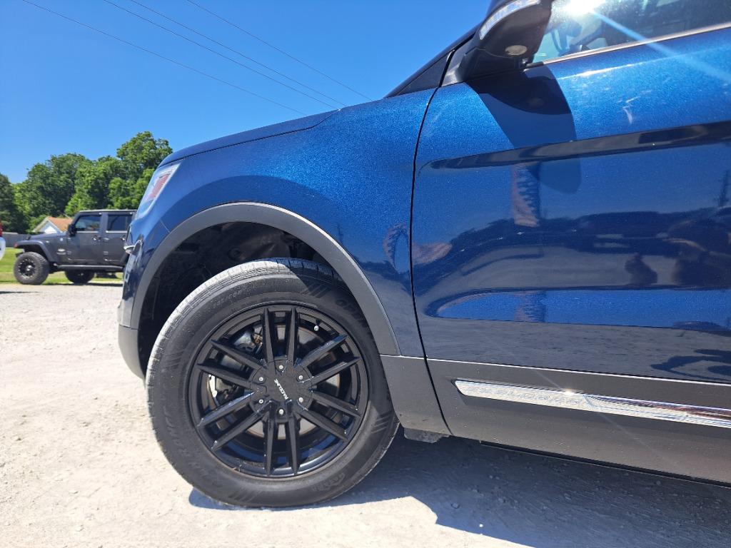 2017 Ford Explorer - $13,998
